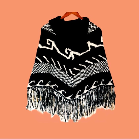 Knit Winter Poncho Shawl 🖤 - Picture 6 of 7